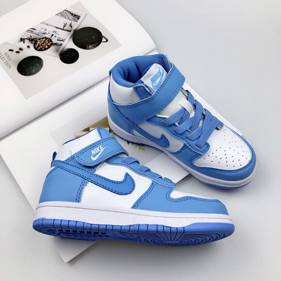 Nike SB Dunk Low Low-Top Sneakers In Blue And White - Picture 2 of 9